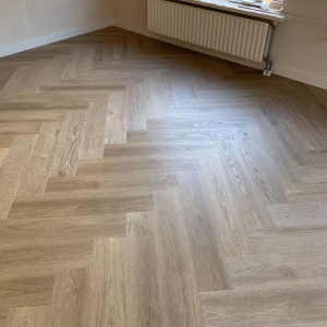 PVC visgraatvloer in Vries