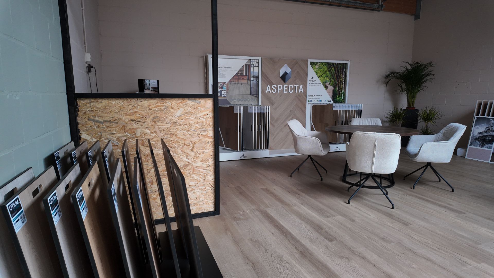 Parketmeester Tiel Aspecta in de showroom Parketmeester Tiel Aspecta in de showroom