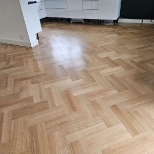 Tapis dubbele visgraatvloer in Woerden keuken