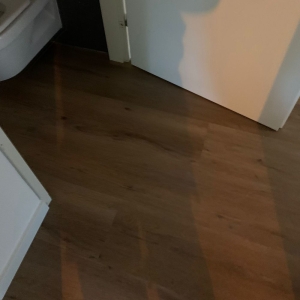 PVC vloer doorgelegd in de WC