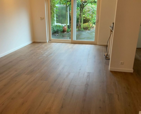 PVC vloer rechte plank met vloerverwarming in de woonkamer