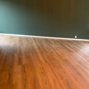 PVC vloer rechte plank met vloerverwarming in de woonkamer